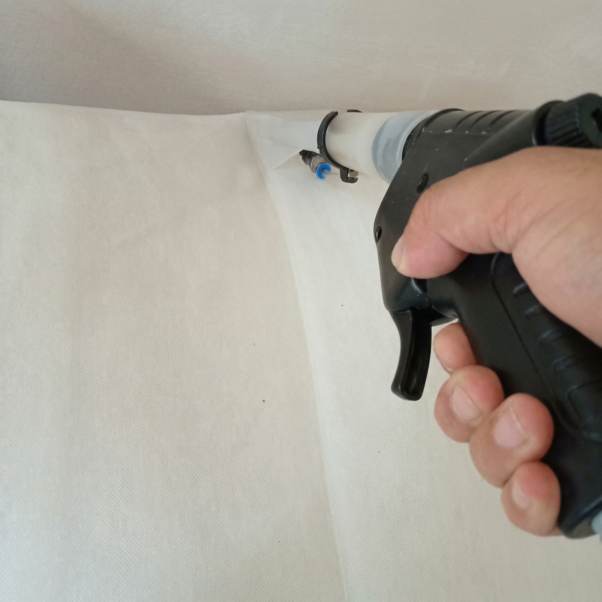 Máquina extratora profissional em ação